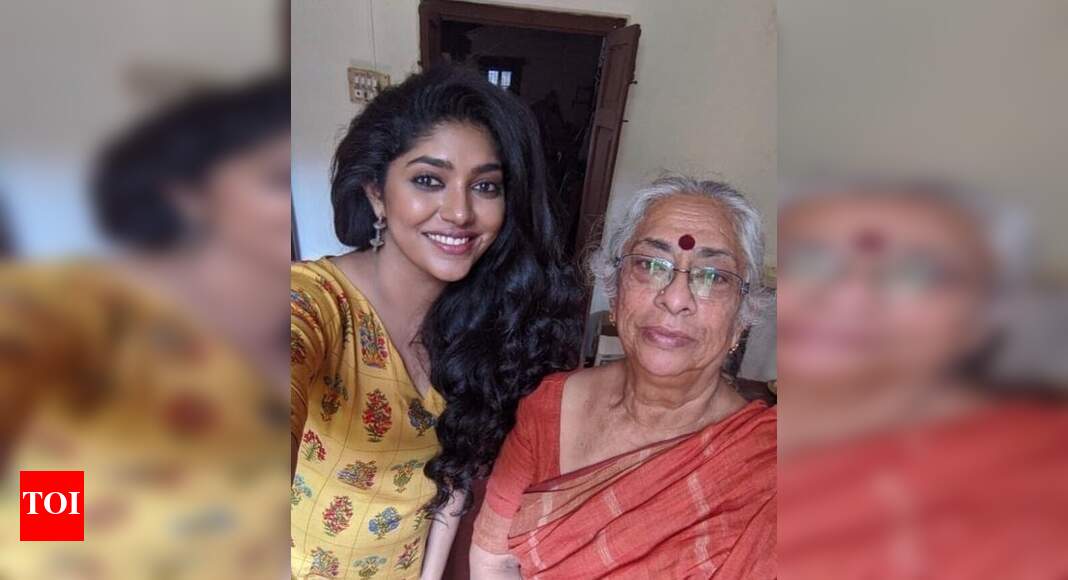 Samyukta Hornad works with her mentor B Jayashree in an anthology