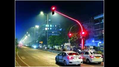 After Worli, Mumbaikars want LED traffic lights at Marine Drive