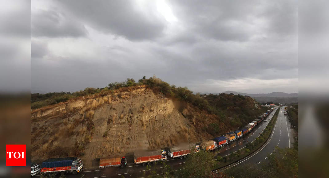 Jammu-Srinagar national highway closed for third day; over 250 stranded ...