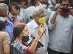 Swara Bhasker joins protest over Hathras Gang Rape at Jantar Mantar