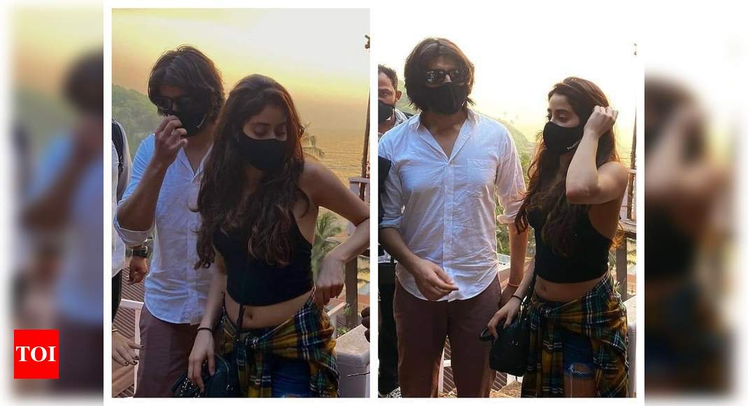 Kartik Aaryan and Janhvi Kapoor’s photos from their recent Goa vacay go viral on the internet – Times of India