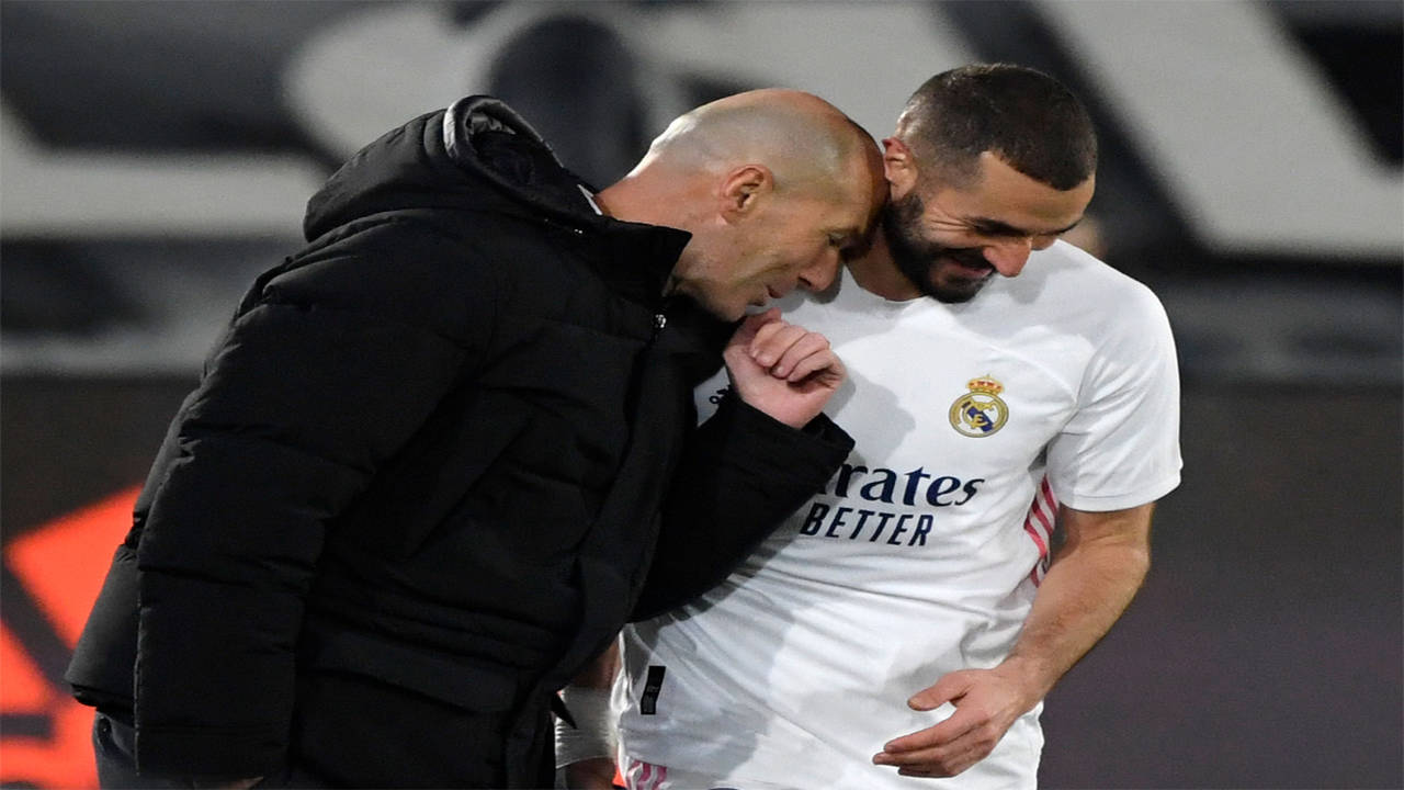 Real's Zidane backs Benzema following charge in sex tape case | Football  News - Times of India