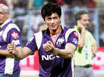SRK tries his hand at bowling