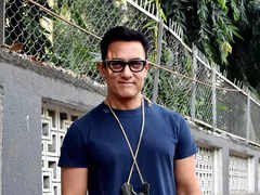Aamir Khan gets trolled for not wearing mask