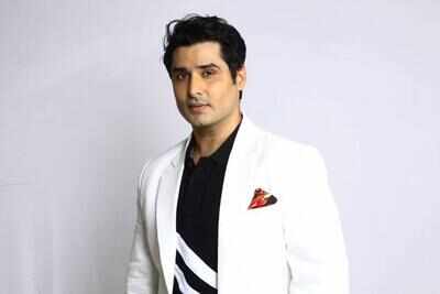 Pankit Thakker has an emotional reunion with 'Bahu Hamari Rajni Kant' co-stars - Times of India Pankit Thakker has an emotional reunion with 'Bahu Hamari Rajni Kant' co-stars - Times of India