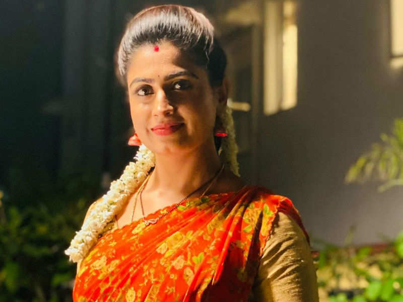 Tv Actress Chaitra Rai On Kannada Actors Being Preferred In Telugu