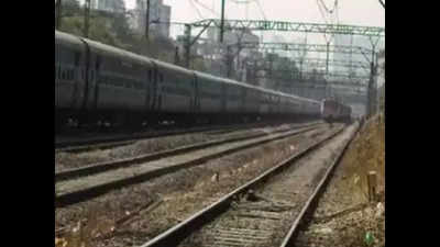 Three special trains for pilgrims to Patna Sahib station