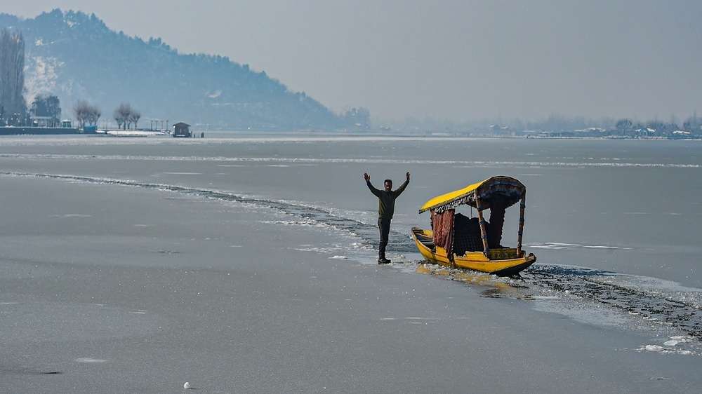 Dal Lake Freezes As Mercury Plummets In Jammu And Kashmir | The Times ...