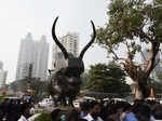Aaditya Thackeray inaugurates a sculpture by Arzan Khambatta