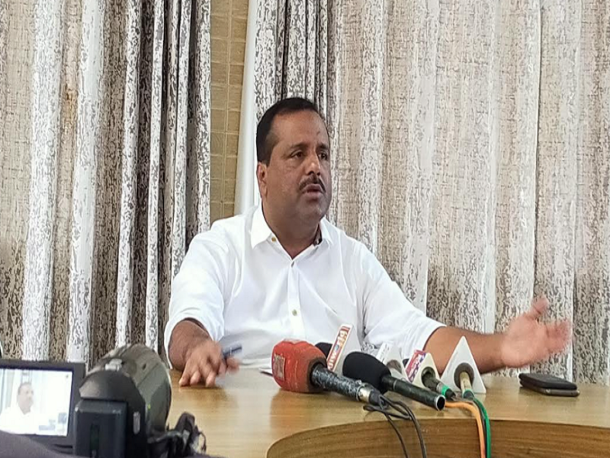 Let Cm B S Yediyurappa Bjp President Clarify On Secret Cd Quota Remark U T Khader Mangaluru News Times Of India Let Cm B S Yediyurappa Bjp President Clarify On Secret Cd Quota Remark U T Khader Mangaluru News Times Of India