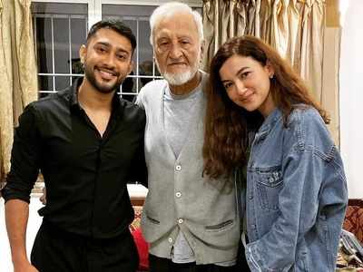 New bride Gauahar Khan wishes her father on his birthday by posting a new picture with the Z's in her life