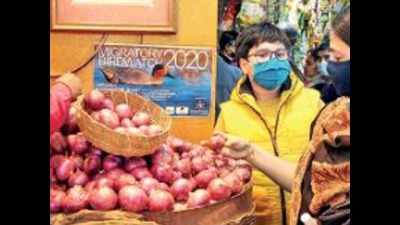 West Bengal: Onion pinches pocket, price jumps by Rs 20 in four days