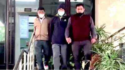 Delhi Police arrest man for duping investors