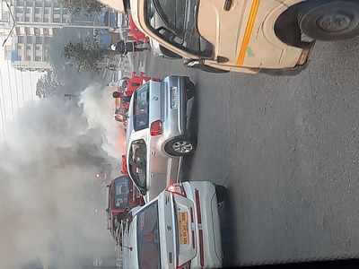 Fire in Car at Mulund Toll towards Mumbai