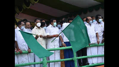Tamil Nadu CM and deputy CM flag off Alanganallur jallikattu