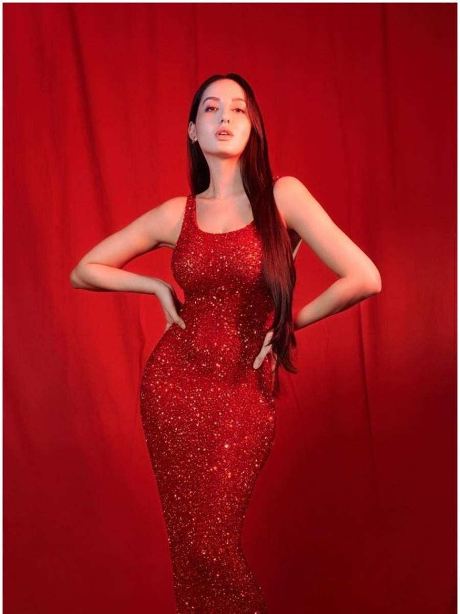 Nora Fatehi loves the hot shimmer style | Times of India