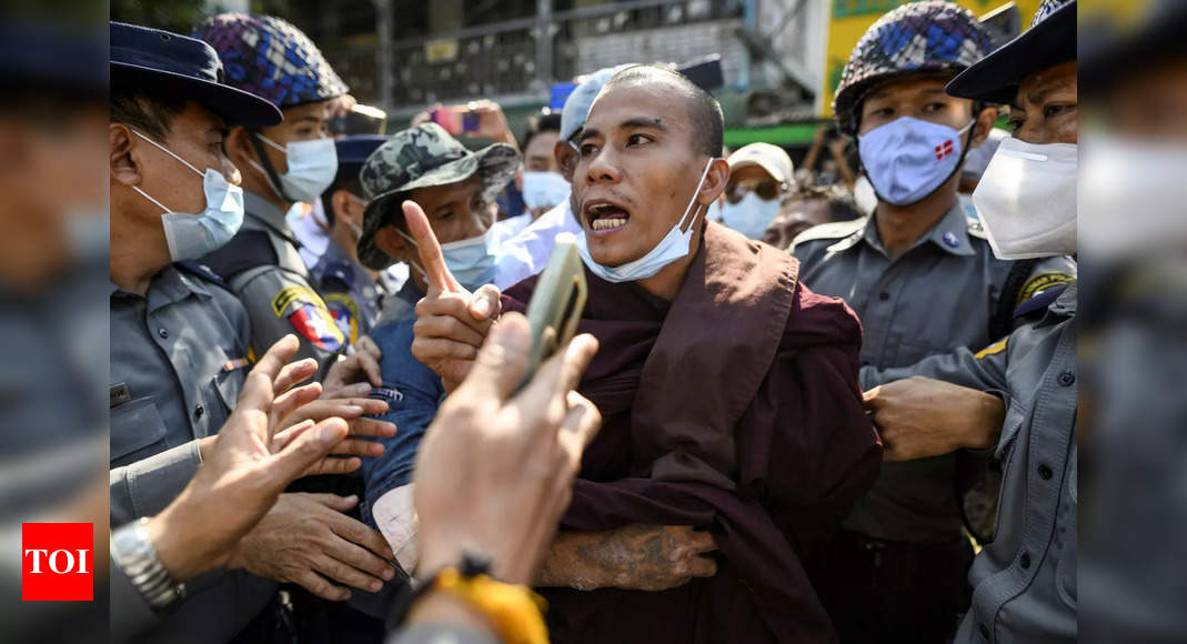 myanmar-police-scuffle-with-nationalist-monks-followers-times-of-india