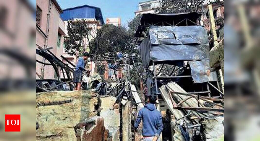 KMC financial help to rebuild homes gutted in slum fire | Kolkata News ...