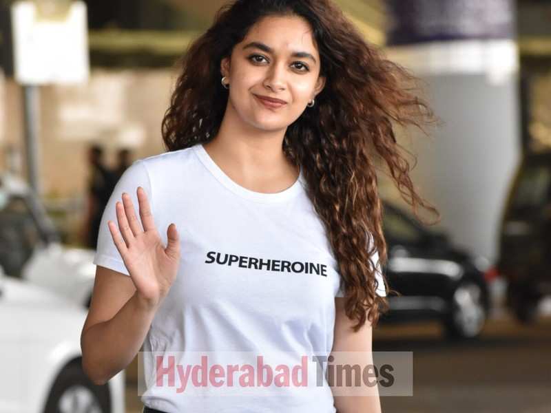 Spotted: Keerthy Suresh wears a 'superheroine' tee-shirt as she lands in Hyderabad | Telugu Movie News - Times of India Spotted: Keerthy Suresh wears a 'superheroine' tee-shirt as she lands in Hyderabad | Telugu Movie News - Times of India
