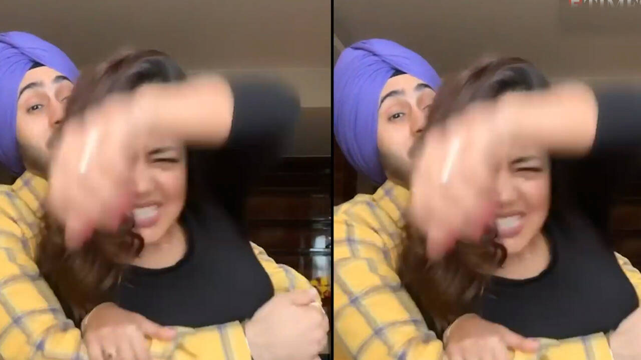 Viral! Neha Kakkar warns her husband Rohanpreet's ex-girlfriends not to  call him | Hindi Movie News - Bollywood - Times of India