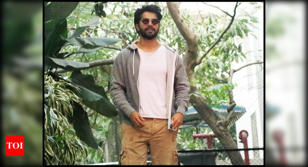 Photos: Varun Dhawan looks uber cool as he gets clicked in the city – Times of India