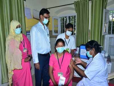 Hold daily reviews to ensure maximum vaccination coverage, districts told