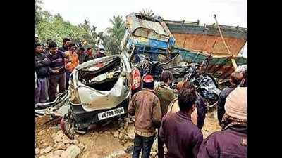 14 killed, 18 injured as car runs into truck in West Bengal's Dhupguri