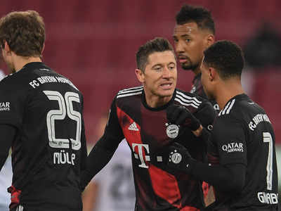 Bayern Munich squeeze past Augsburg thanks to Robert Lewandowski penalty