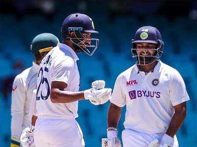 'Pujara is India's centre of gravity, Pant centre of levity'