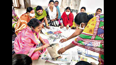 Women jail inmates learn to make paper bags in Sambalpur