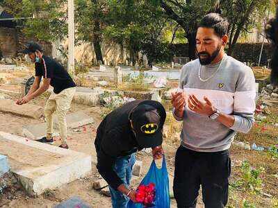 Siraj drives straight from airport to his father's grave, brings some closure to his grief