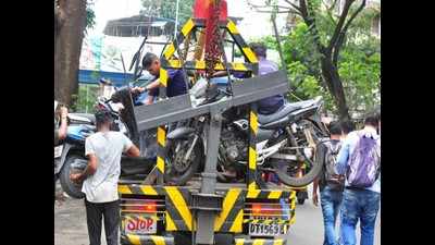 Thane traffic department increases towing fine by Rs 100 for two-wheelers and four-wheelers