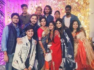 Team ‘Soudaminir Sansar’ enjoys a gala time at Neil Chatterjee’s wedding reception