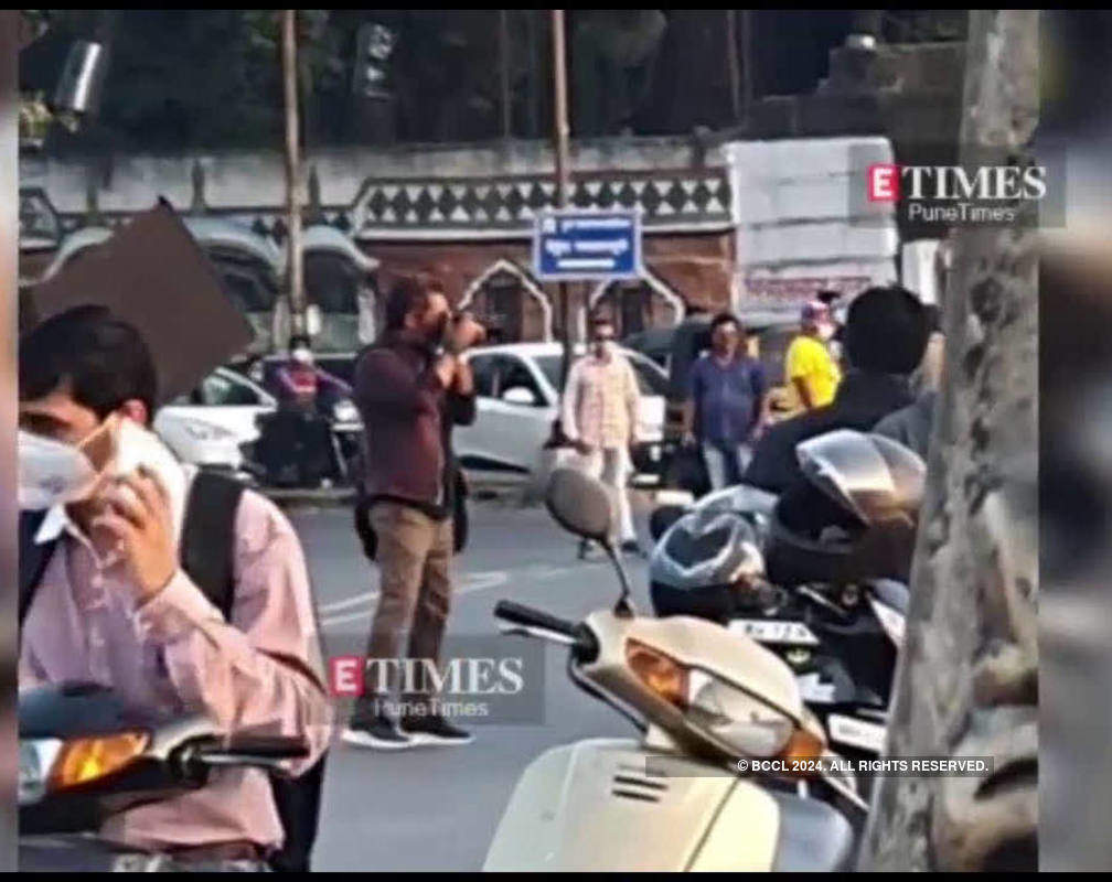
Exclusive: Nagraj Manjule seen shooting on Pune roads
