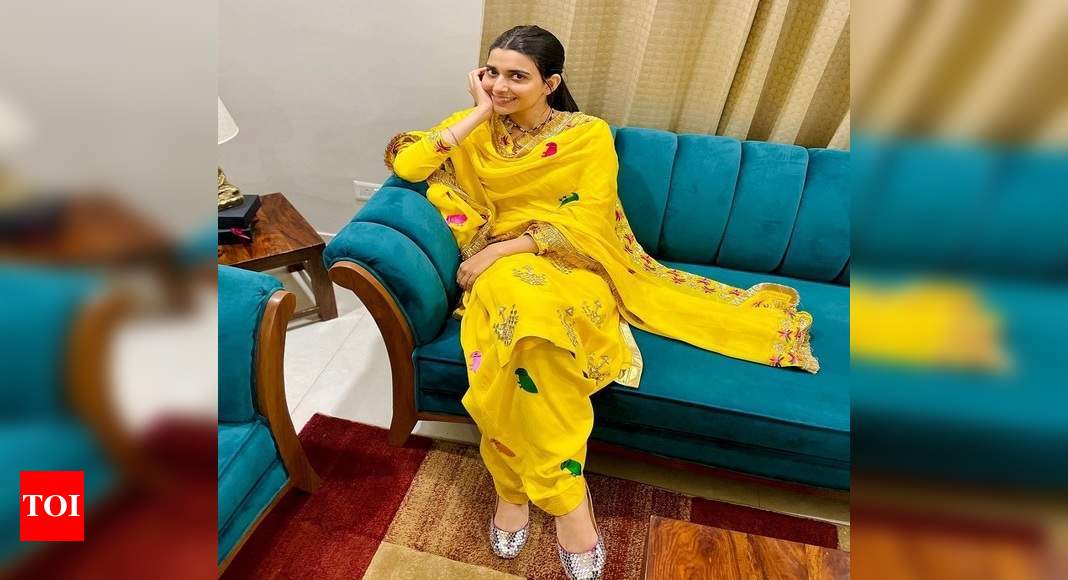 Nimrat Khaira on Instagram: “Tenu paenge bhulekhe mere yellow suit de ....  . Photography… | Dress indian style, Designer party wear dresses, Indian  designer outfits
