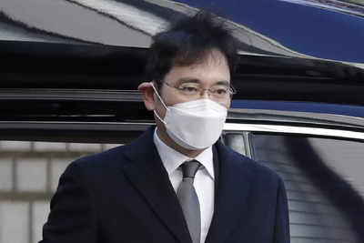 Samsung chief will not appeal 2.5-year jail term: Lawyer