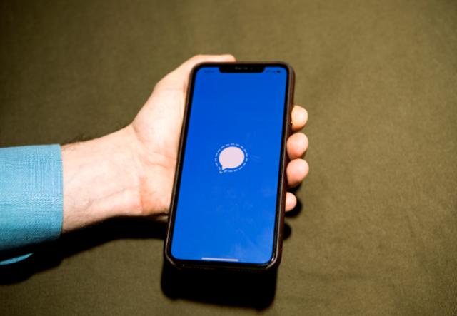 How to create personalised stickers for Signal