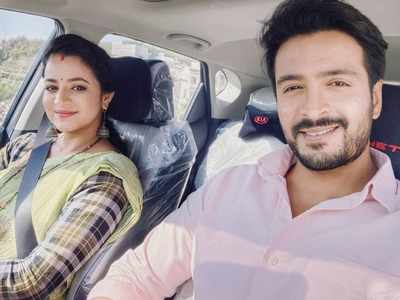 Newly married Shilpa Ravi pays a surprise visit to hubby Darshak Gowda ...