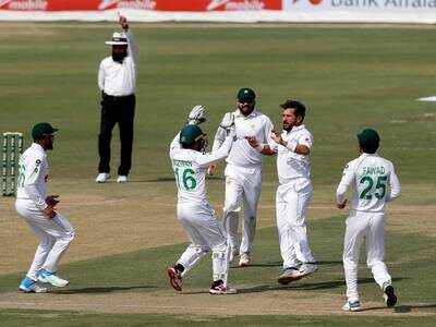 Pakistan's spinners rattle South Africa in first Test