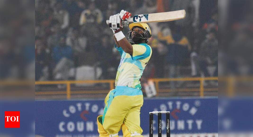 Farhat retires from professional cricket, PCB congratulates on ...