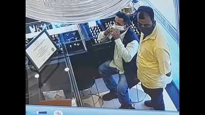 Three arrested in Uttar Pradesh for robbery in Mumbai jewellery showroom