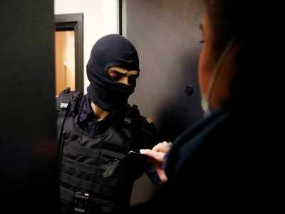 Police search Navalny's Moscow flats, office ahead of fresh rallies