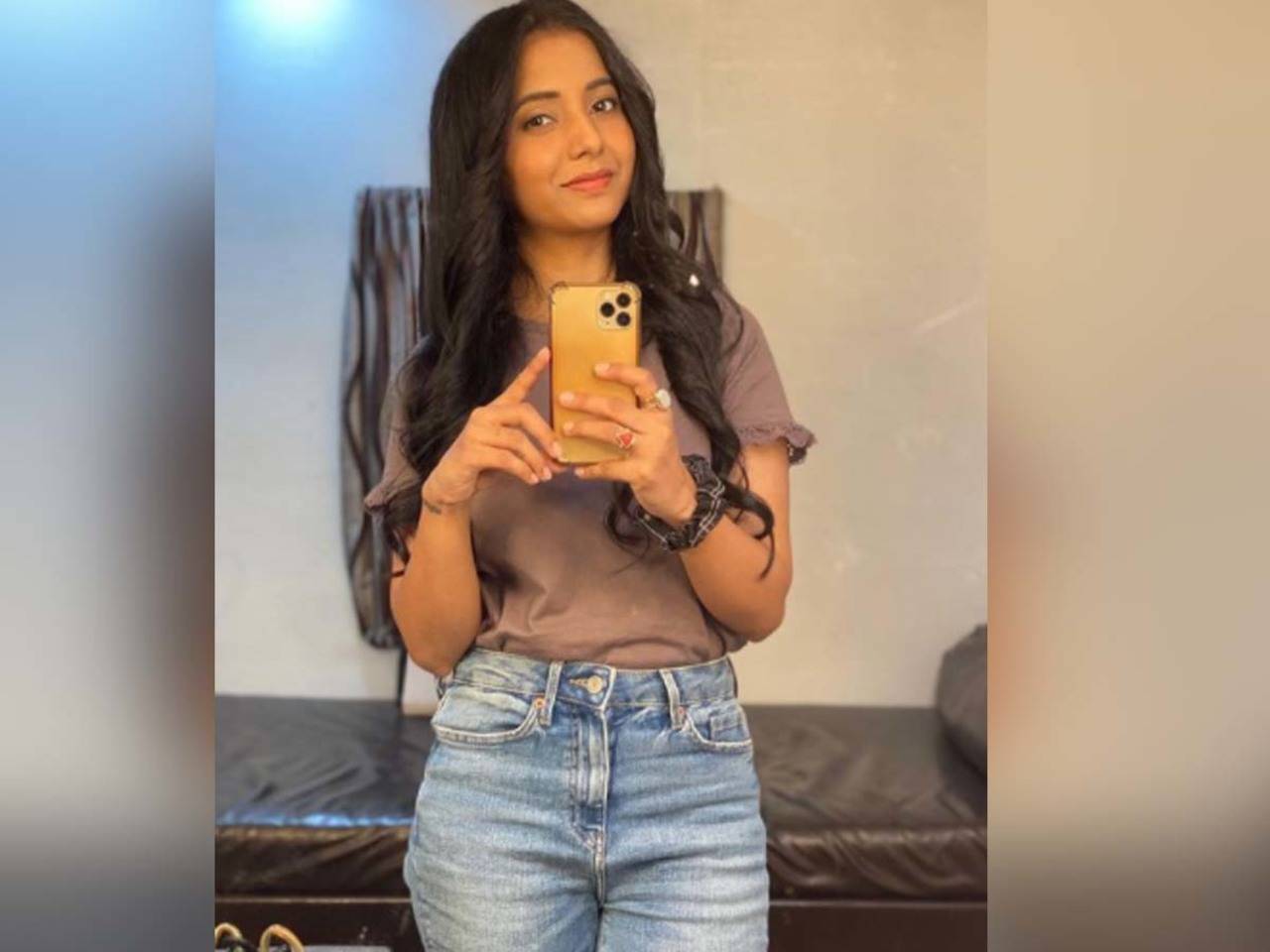 Photo: Sayali Sanjeev looks stunning as she poses for a mirror ...