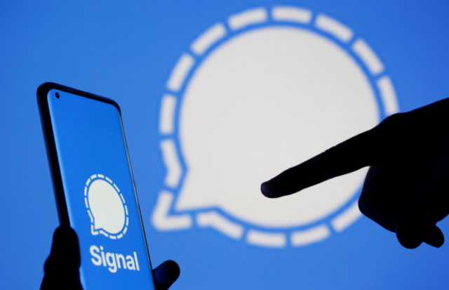 How to set custom chat wallpaper in Signal