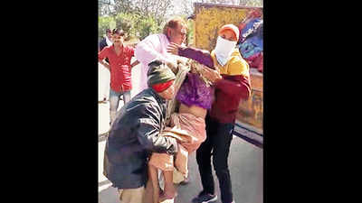 Heartlessness in Indore: Elderly dumped outside Swachh city