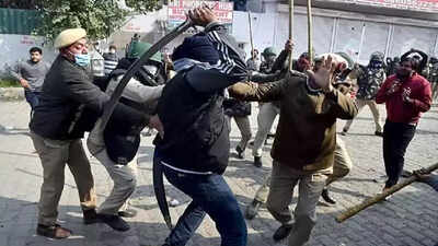 Farmers' protest: Clashes at Singhu border as 'locals' ask agitators to leave area
