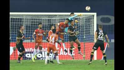 10-man FC Goa survive East Bengal test