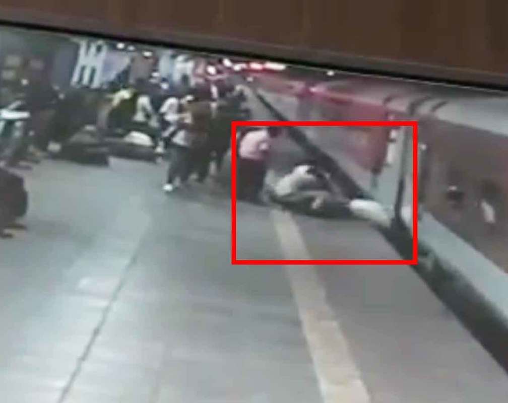 
On cam: RPF personnel save life of man trying to board moving train at Kalyan railway station
