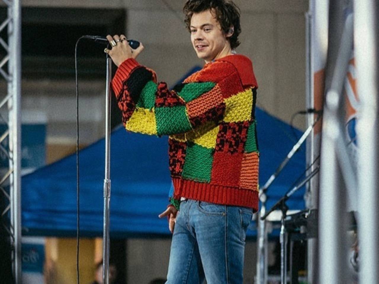 Harry Styles Rocks the Over-the-Shoulder Sweater