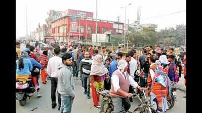 Ghaziabad: Truck ploughs through crowd, 3 die | Ghaziabad News - The ...